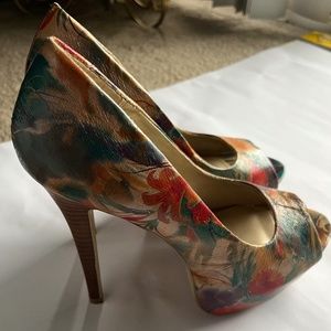 Diba  5” multi-colored heel size 9
